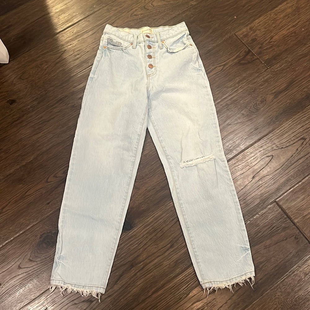 Light wash, blue vintage, straight jeans with four buttons.